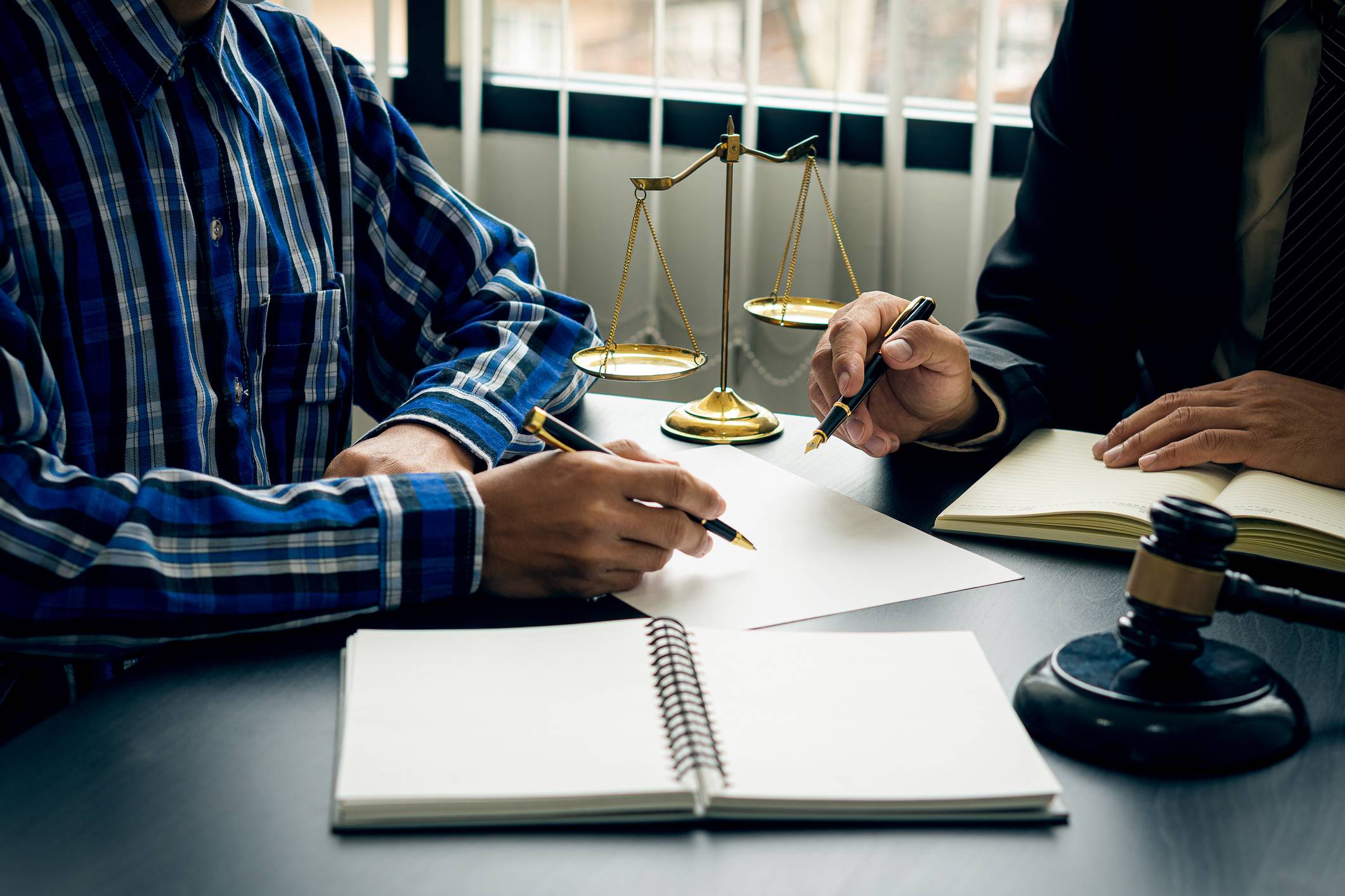 What to Expect When Working with a Fraud Offence Lawyer